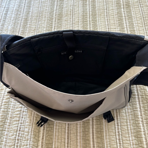 Kenneth Cole Reaction Messenger/Crossbody Bag - Picture 8 of 15